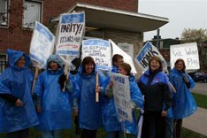 OPSEU/SEFPO members protesting in the rain