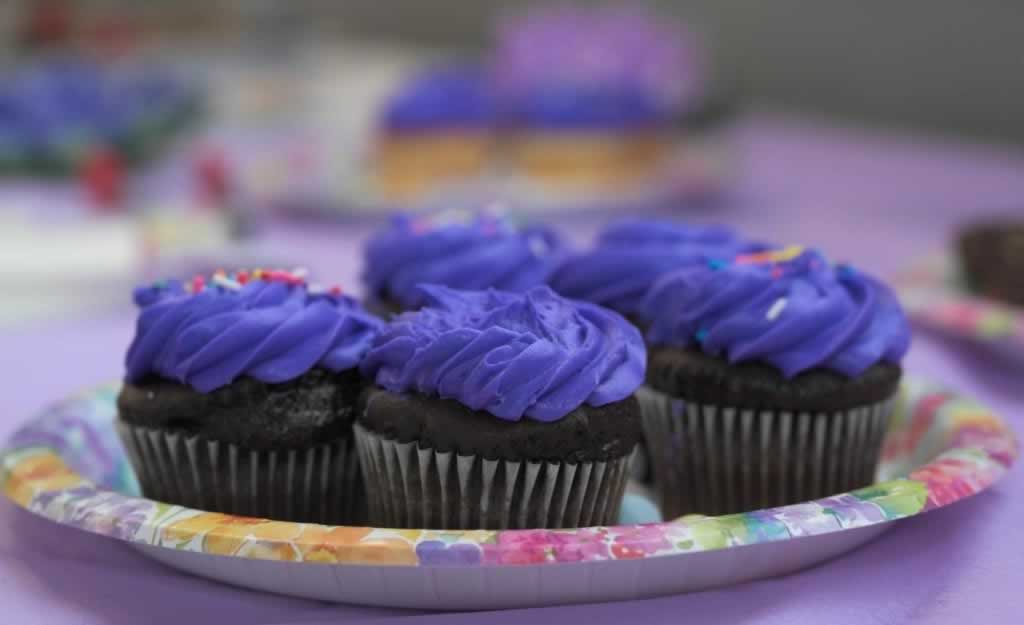 This image has an empty alt attribute; its file name is cupcakes-1024x625.jpg